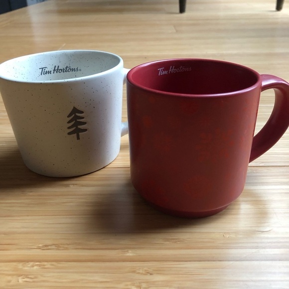 Tim Horton’s 2021 and 2022 Limited Edition Christmas Holiday Mugs - Picture 1 of 11